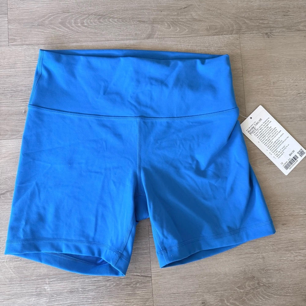 Lululemon wonder train 6in shorts 
Blue